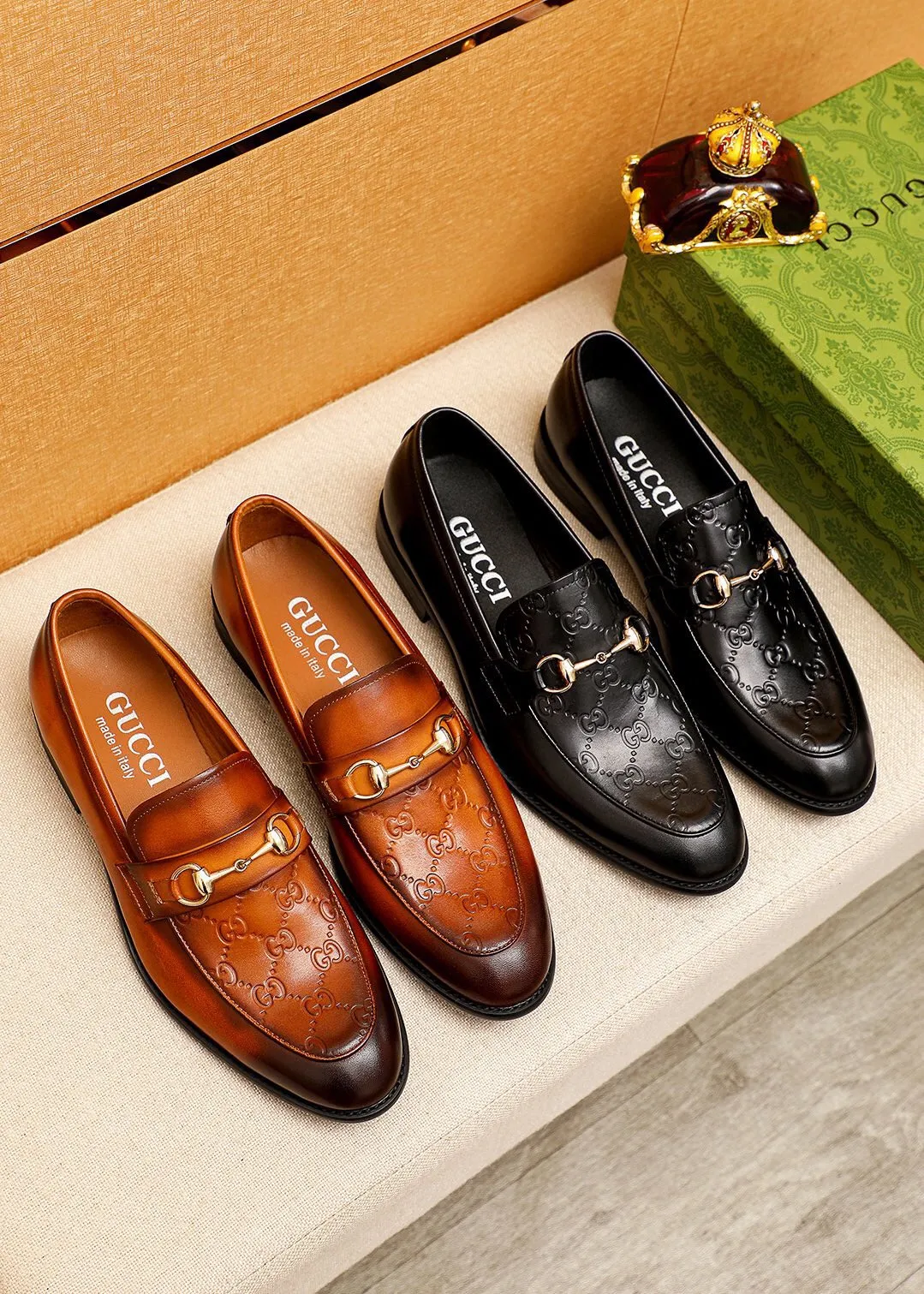 Men's shoes 💰400 💐 Product trademark: GUCCI "Gucci" casual leather shoes Regular size: 39-44 (38.45.46🉑️Customized) Product materials: Selected imported first-layer calfskin embossed upper + luxury hardware buckle, imported 🐑 sheepskin lining. Strong three-dimensional visual effect, original combination outsole Color: 2⃣️colors available